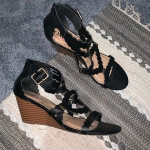 Black Wedges